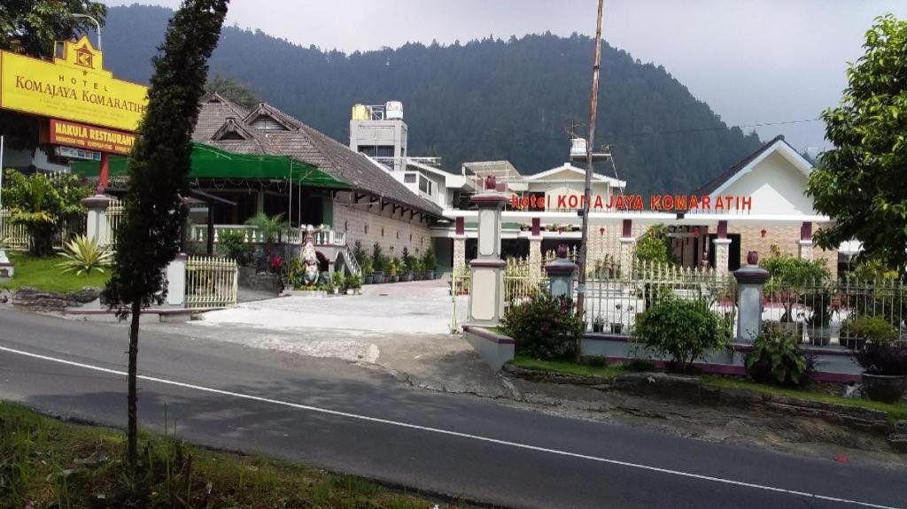 Komajaya Komaratih Hotel Tawangmangu Buitenkant foto