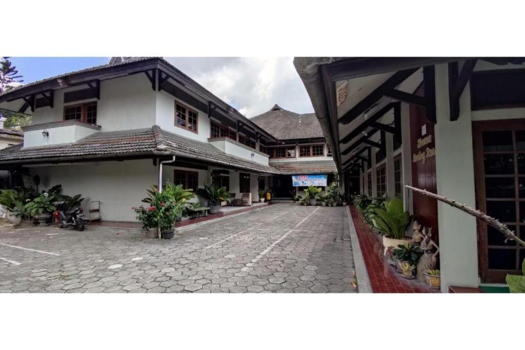 Komajaya Komaratih Hotel Tawangmangu Buitenkant foto